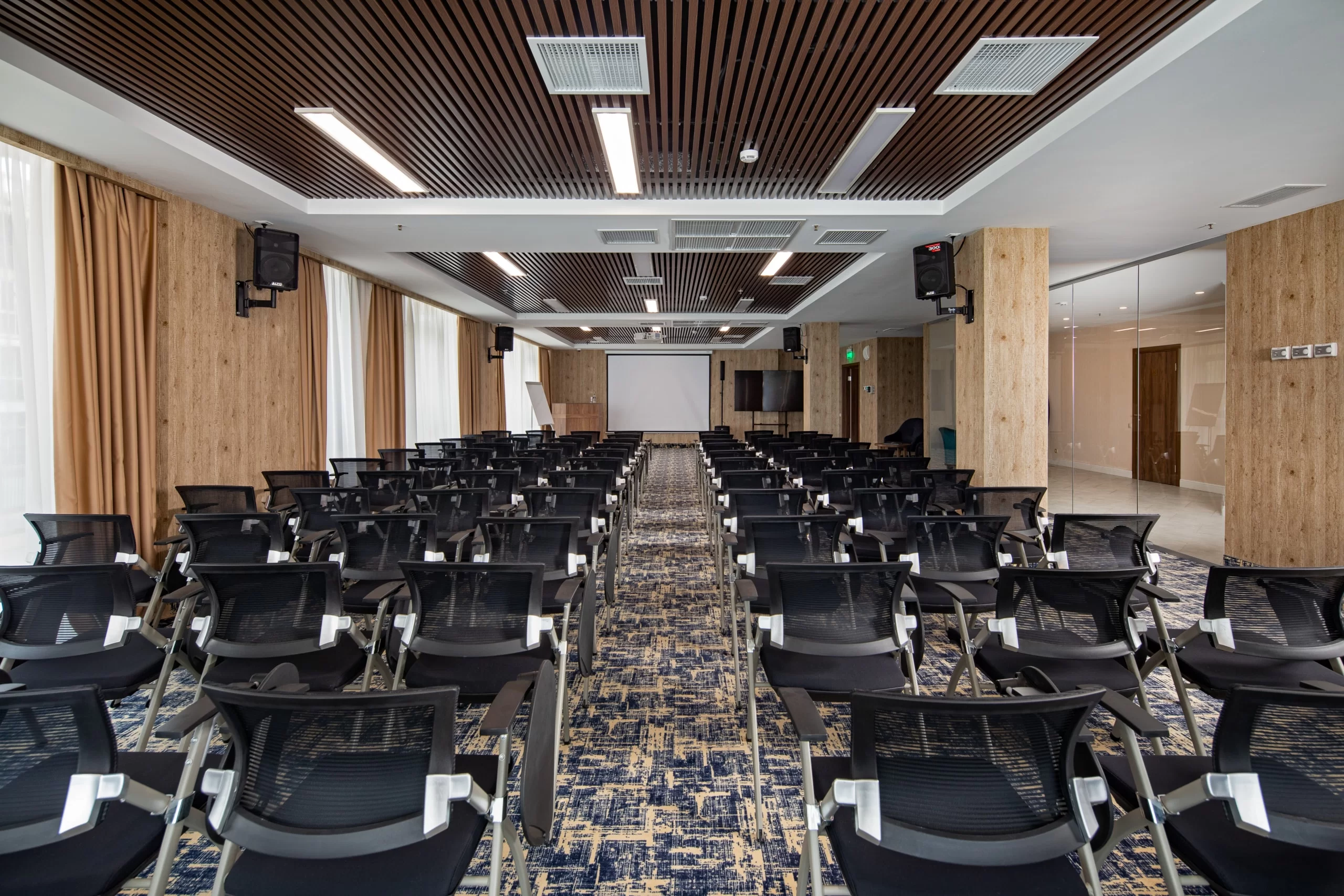 КОНФЕРЕНЦ ЗАЛ